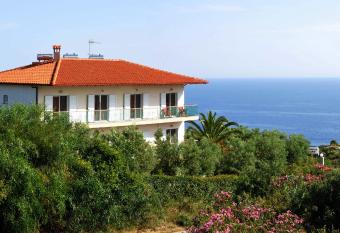 Aris Pension has Balcony rooms