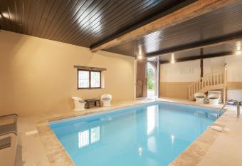 Crazy Villa Ricardi  re 89 - Indoor heated pool - Basket - 2h Paris - 30p has Balcony rooms