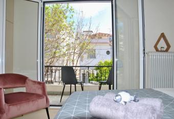 Houseloft Volos Vista allows 18 year olds to book a room