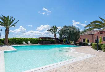 Hotel Lady Lusya allows 18 year olds to book a room