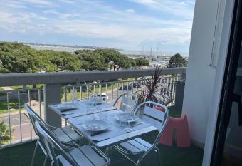 Front mer has Balcony rooms