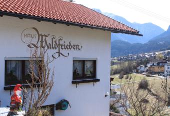 Haus Waldfrieden has Balcony rooms