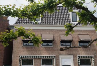 Hotel Willemstad allows 18 year olds to book a room