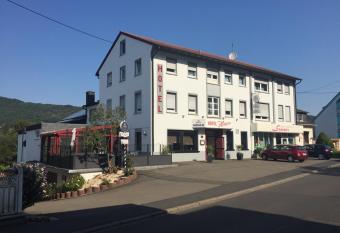 Hosser s Hotel Restaurant has Balcony rooms