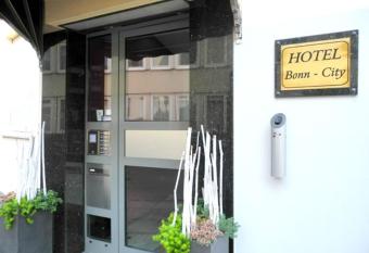 Hotel Bonn City allows 18 year olds to book a room