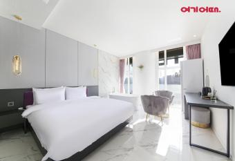 De Homme Hotel allows 18 year olds to book a room