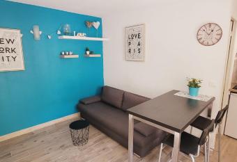 Cosy studio in the centre of Avignon has Balcony rooms