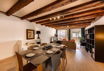 Le Balcon du Ch  teau - Aprtement 75 square meter in the Annecy center has Balcony rooms