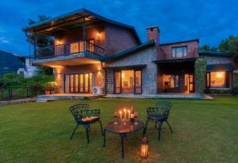 StayVista at Horizon 4BHK with Breakfast & Valley view has Balcony rooms