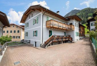 Ciasa Lino Sas da le Doudesc has Balcony rooms