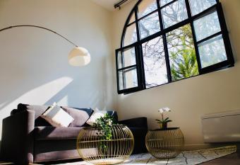 Suites Rive Gauche - MEZZANINE Barbizon Impressionnistes allows 18 year olds to book a room