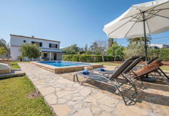 La Palmera has Balcony rooms