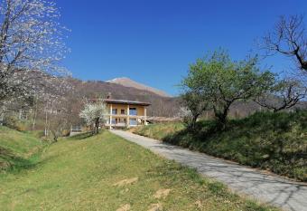 Le Moie has Balcony rooms