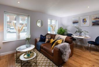 Roseland Apartment 1 allows 18 year olds to book a room