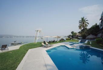 Hotel Master Club has Balcony rooms