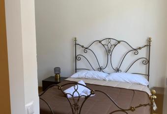 Lovingsuite has rooms with a private hot tub