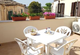 Alla villa has Balcony rooms