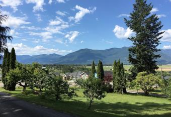 The Valley View has Balcony rooms