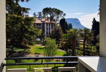 GARDA SMILE allows 18 year olds to book a room