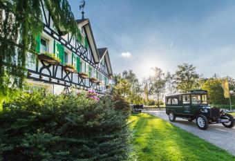 Lohmann s Romantik Hotel Gravenberg allows 18 year olds to book a room