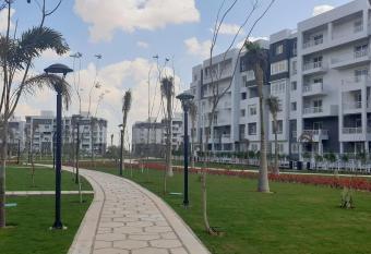 Luxury Inn Madinaty25B has rooms with a private hot tub