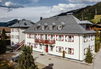Kitz Residenz by Alpin Rentals - 7 Apartments has Balcony rooms