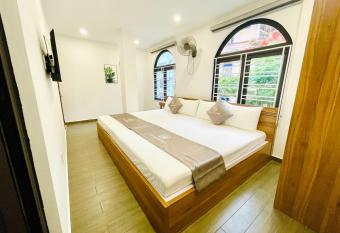 Little Vietnam Hotel - C  t B   allows 18 year olds to book a room