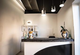 Residenza Degli Dei has Balcony rooms