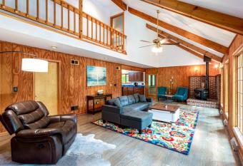 Hot Tub, Huge Deck, Comm Pool at Coolfont Cabin has Balcony rooms