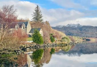 Loch Morar Private Suite allows 18 year olds to book a room