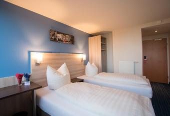 Motel 44 allows 18 year olds to book a room