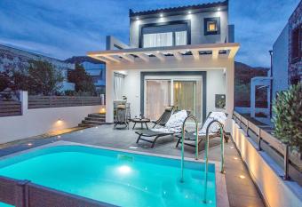 JOY C Deluxe has Balcony rooms