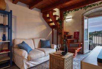 Cleopatra (Le Scaramazze) has Balcony rooms