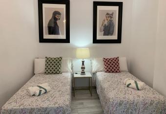 DREAM SMILE allows 18 year olds to book a room