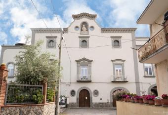Villa Vesuviana has Balcony rooms