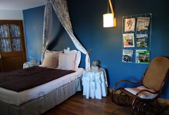 Les Picorettes has rooms with a private hot tub