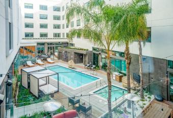 Shashi Hotel Mountain View Palo Alto allows 18 year olds to book a room