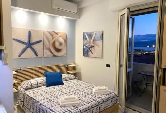 B e B Le Terrazze sul mare has Balcony rooms