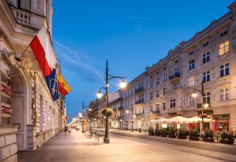 Royal Aparthotel Piotrkowska 33 allows 18 year olds to book a room