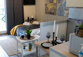 Meni Sweet Central Studio allows 18 year olds to book a room