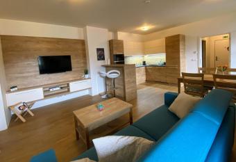 Ubytov  n   Polansk   Dv  r has Balcony rooms