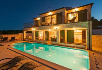 Holiday home Sunset has Balcony rooms