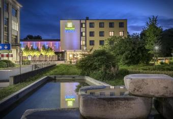 Holiday Inn Express Singen, an IHG Hotel allows 18 year olds to book a room