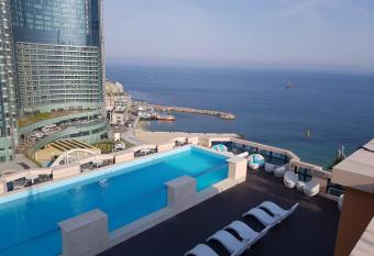 Haeundae Central Hotel allows 18 year olds to book a room