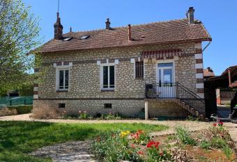 Bourgogne Villa avec Jacuzzi has Balcony rooms