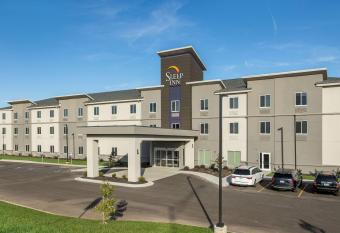 Sleep Inn and Suites Webb City allows 18 year olds to book a room