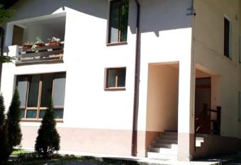 CABANA FELIX allows 18 year olds to book a room