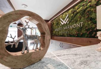 ARIETES MARMONT Resort has Balcony rooms