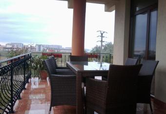 Vila Orange has rooms with a private hot tub