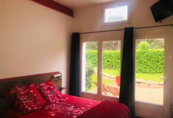 Chambre d h  te tagada allows 18 year olds to book a room